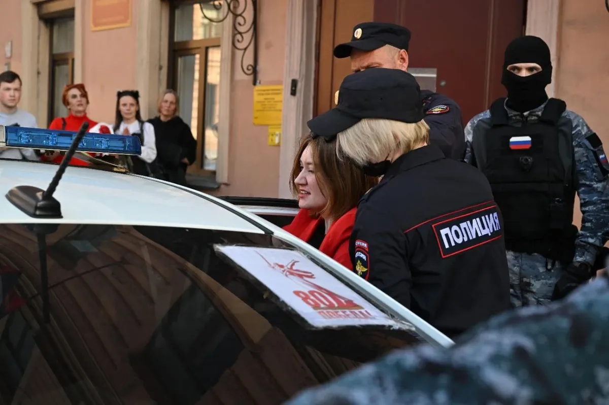 Дарью Козыреву увозят в СИЗО после приговора. Фото: Андрей Бок