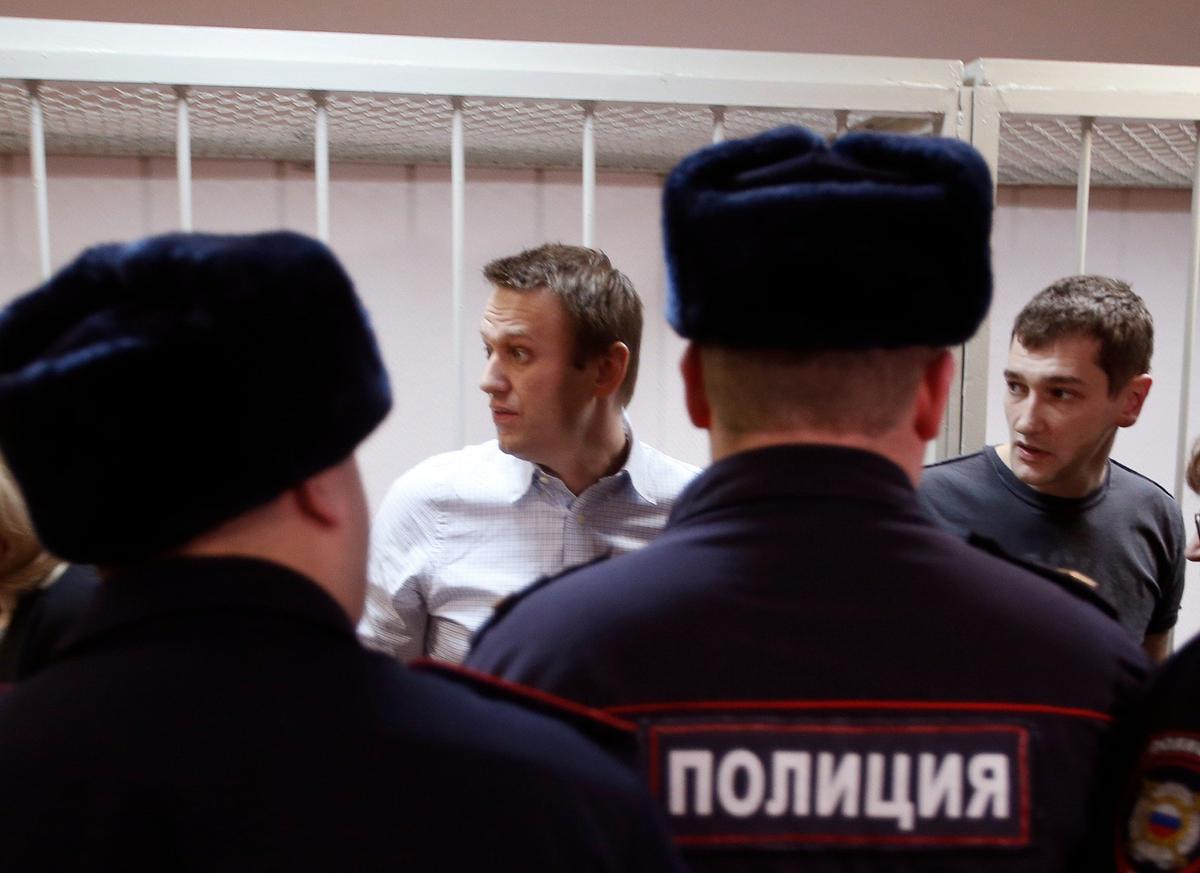 Оглашение приговора братьям Навальным, 2014 год. Фото: AP / TASS