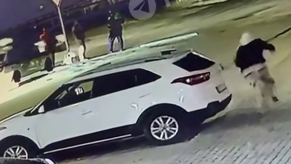 Нападение Эскерхана Хумашева на сотрудников ДПС. Кадр из видео