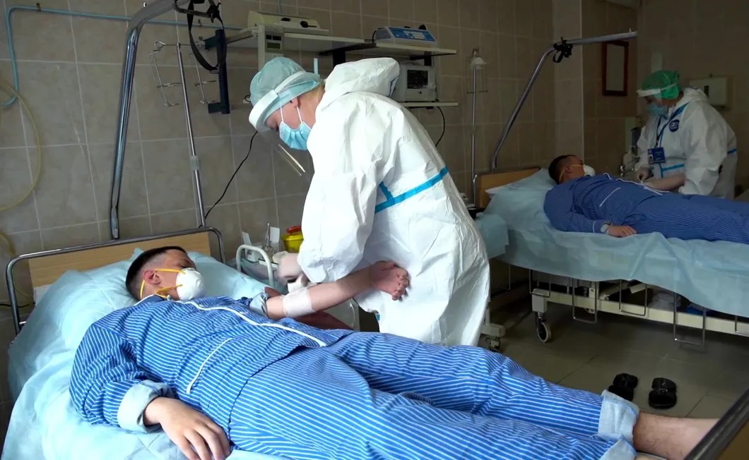 Добровольцы испытывают действие российской вакцины от коронавируса. Фото: РИА Новости