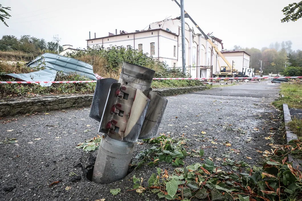 Остаток боеприпаса, которым были атакованы гражданские объекты в городе Шуши. Фото Павел Волков, специально для «Новой»