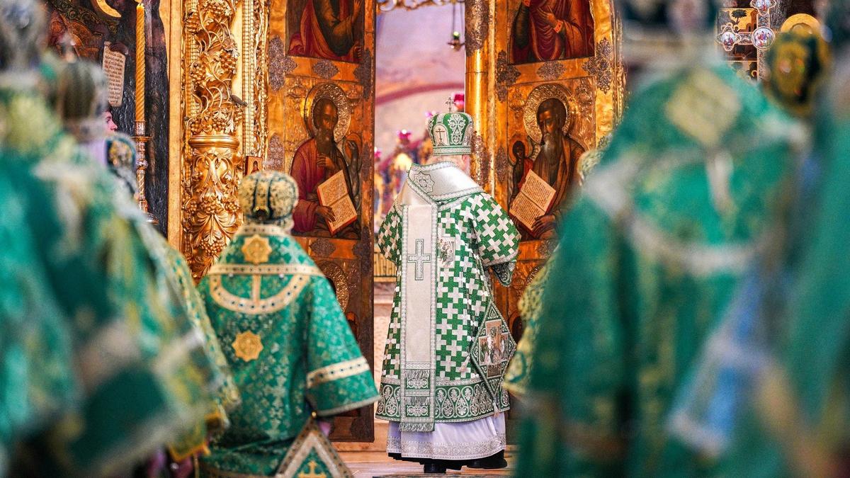Патриарх требует молчать