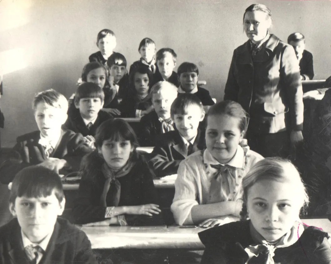 Школа №32, 4-й класс. На четвертой парте справа Андрей Степанов. На камчатке Андрей Хрипко