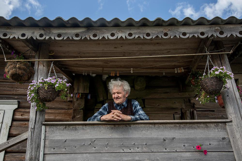 Деда Ваня - старейший житель Кинермы. Фото: Алексей Душутин / «Новая»
