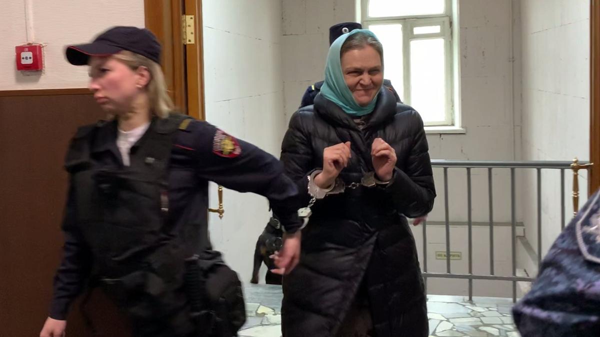 Судья Басманного суда Елена Ленская отправила журналистку Надежду Кеворкову в СИЗО на 2 месяца