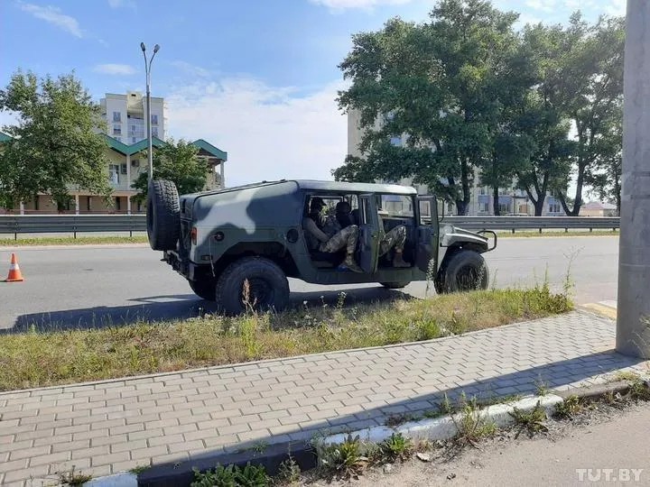 Бронеавтомобили на въезде в Минск. Фото: TUT.BY