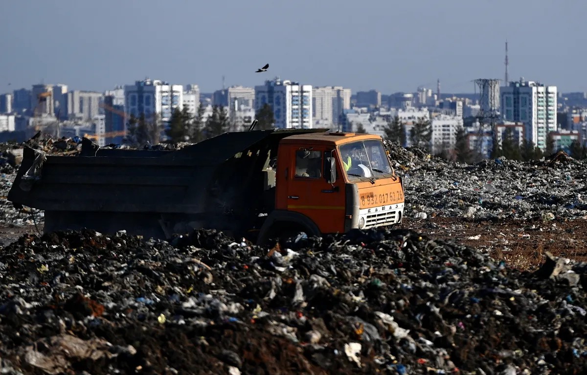 Landfill near St. Petersburg. Photo by Pavel Lisitsyn / RIA NOVOSTI