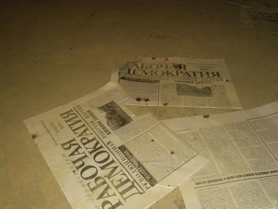 Разорванные газеты Революционной рабочей партии после погрома, устроенного националистами