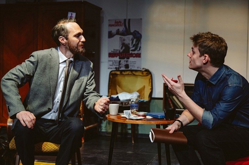 Сцена из спектакля «Зеркало». Фото: alexandrinsky.ru