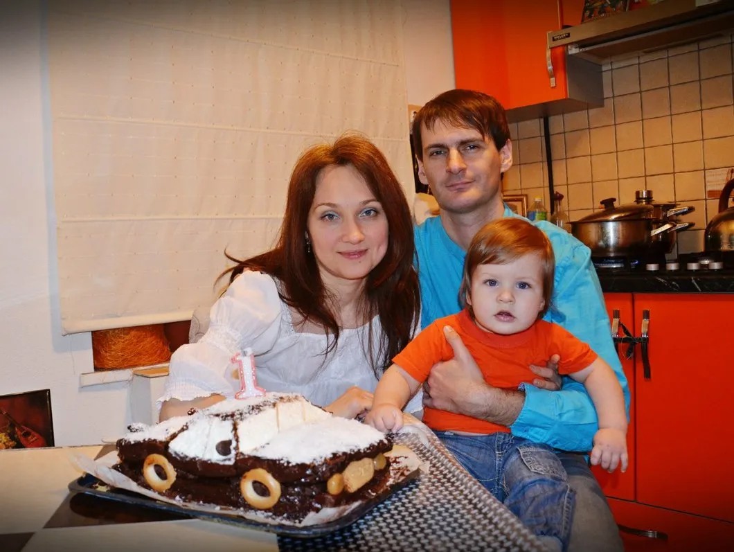 Валерий и Ольга с годовалым сыном. Фото 2016 года из семейного архива