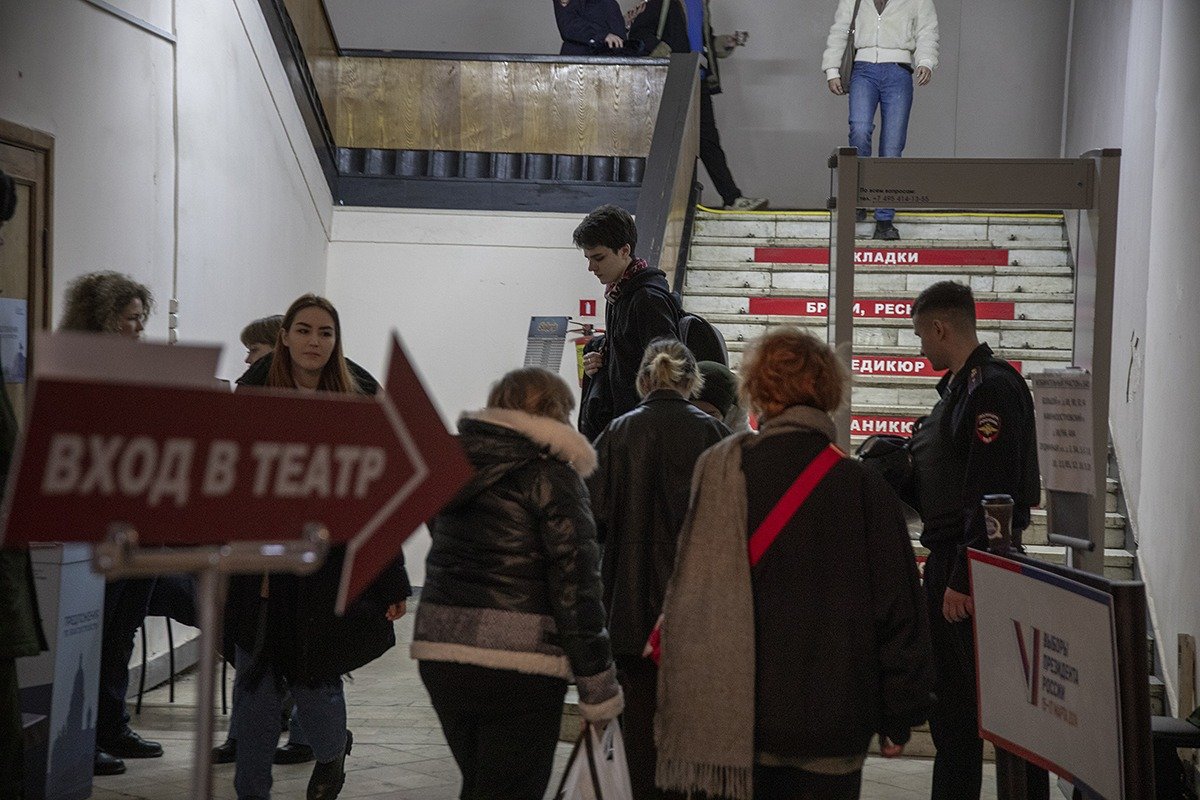 Избирательный участок в Санкт-Петербурге. Фото: Алексей Душутин / «Новая газета»