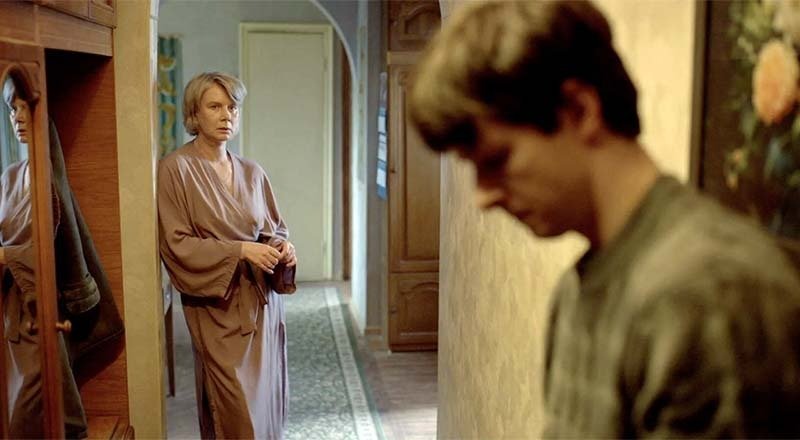 Кадр из фильма «Взрослый сын». Источник: kino-teatr.ru