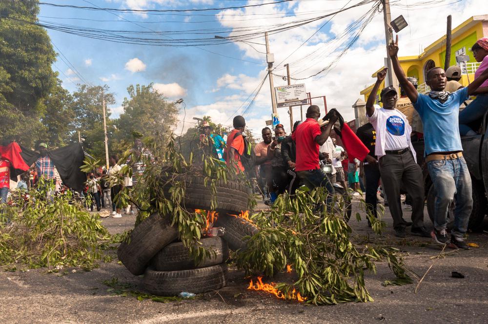 Протестная акция оппозиции на улицах Порт-о-Пренса, январь 2021 года. Фото: Sabin Johnson / Anadolu Agency / Getty Images