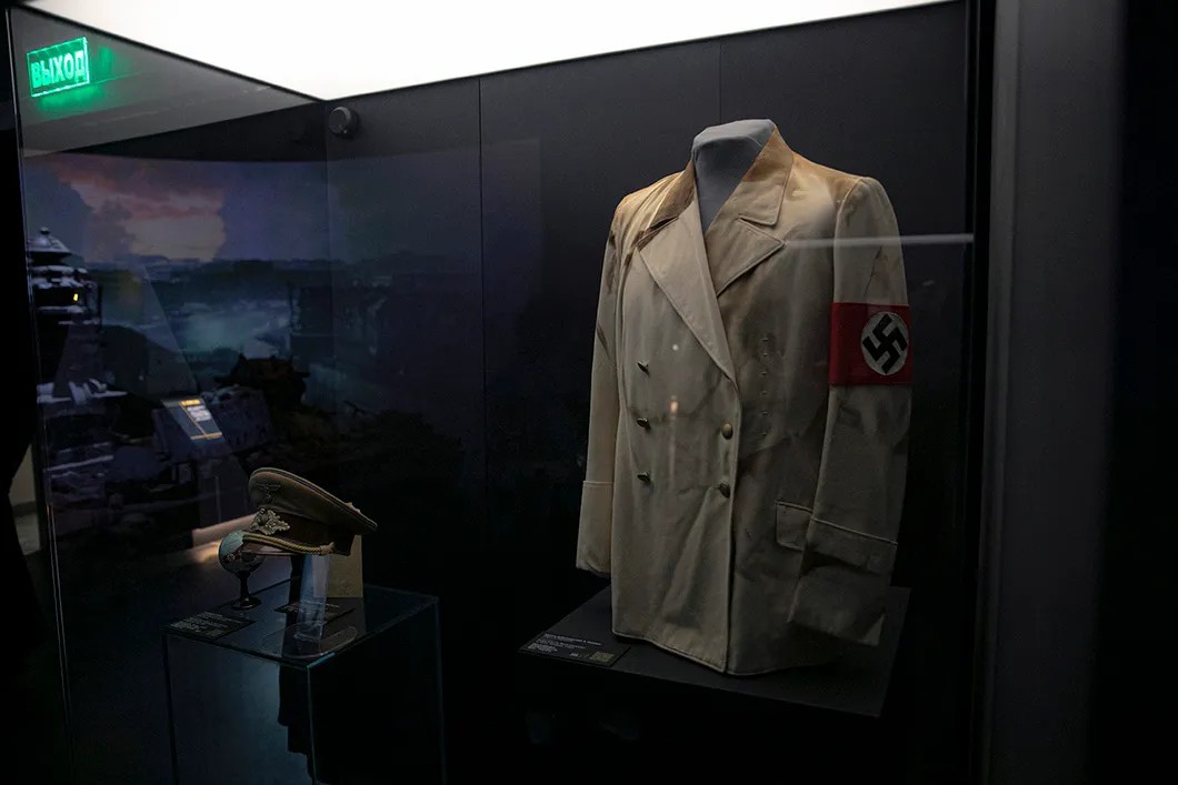 Форма Адольфа Гитлера в музее. Фото: Влад Докшин / «Новая газета»