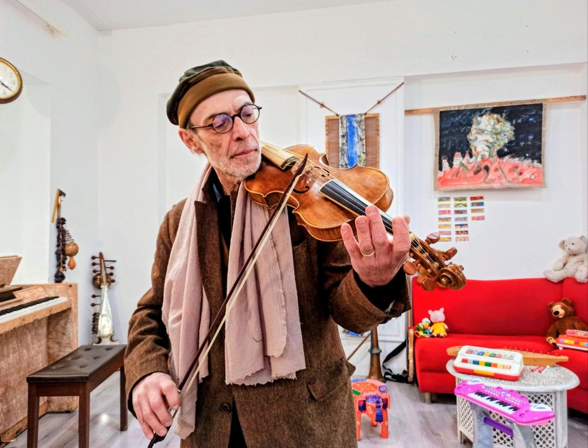 Камиль Чалаев в ереванском помещении Ecole Sauvage NALi. Фото: Евгения Енгибарян