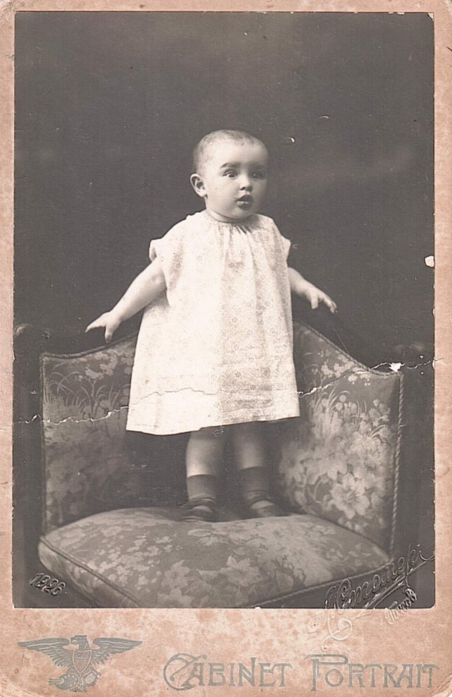 Алла Мейерсон, моя бабушка. 1926 год, Псков