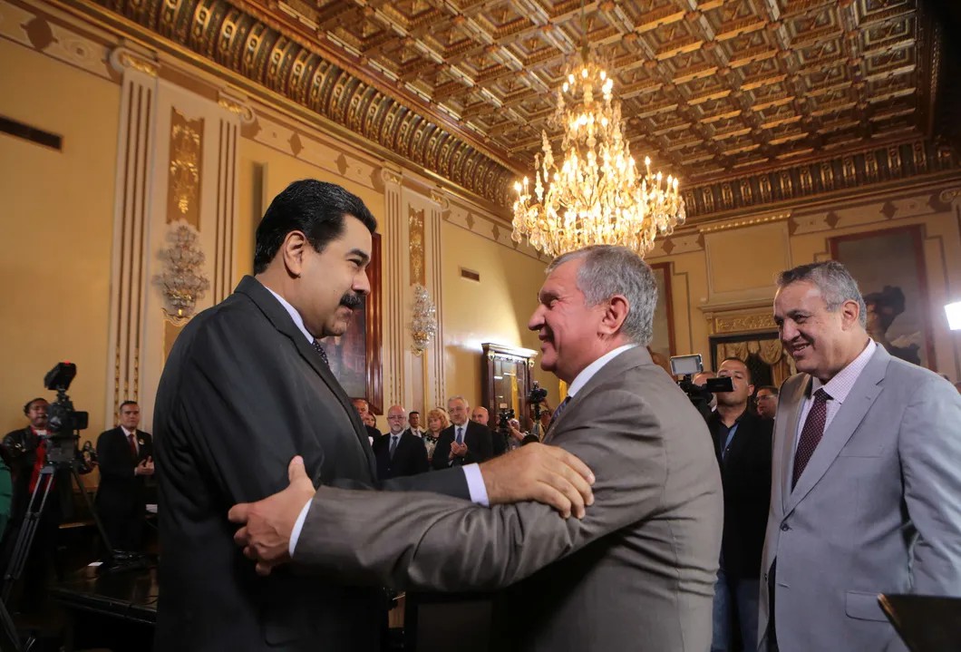 Мадуро и Сечин на подписании сделки между «Роснефтью» и PDVSA в Каракасе, Венесуэла. Фото: Reuters