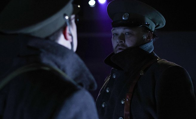 Анатолий Сафронихин в роли Мышлаевского. Фото: сайт театра «Мост»