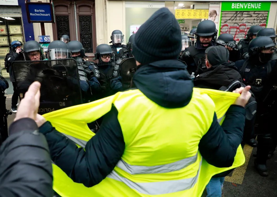 Протесты «желтых жилетов» в Париже. Фото: EPA