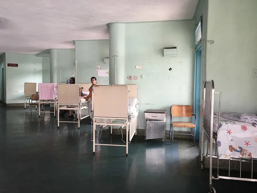 Отделение для детей с тяжелым недоеданием. Университетский госпиталь, Каракас. Фото: Елена Костюченко / «Новая газета»
