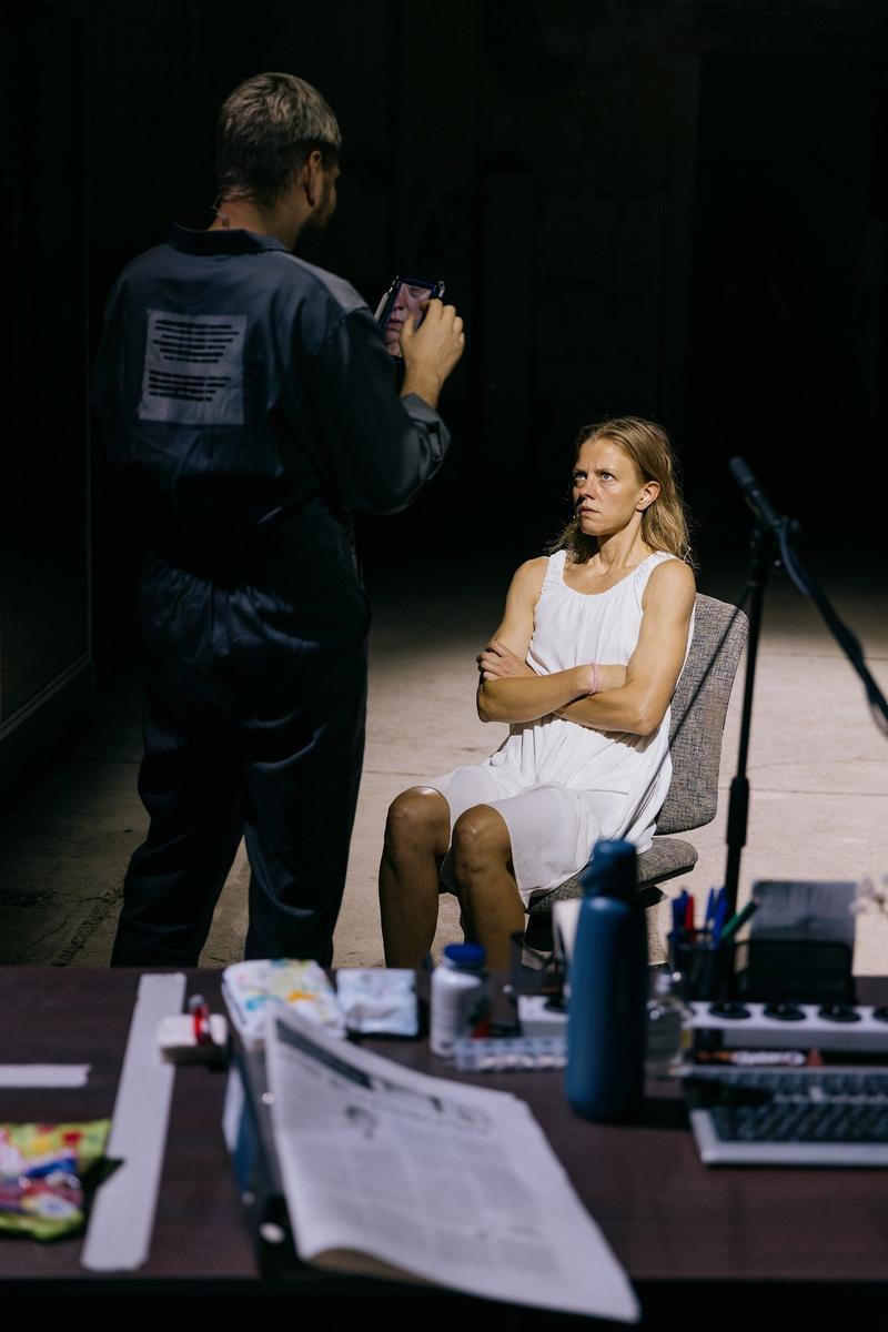 Сцена из спектакля Das Land, das ich liebe. Фото: Виктория Назарова