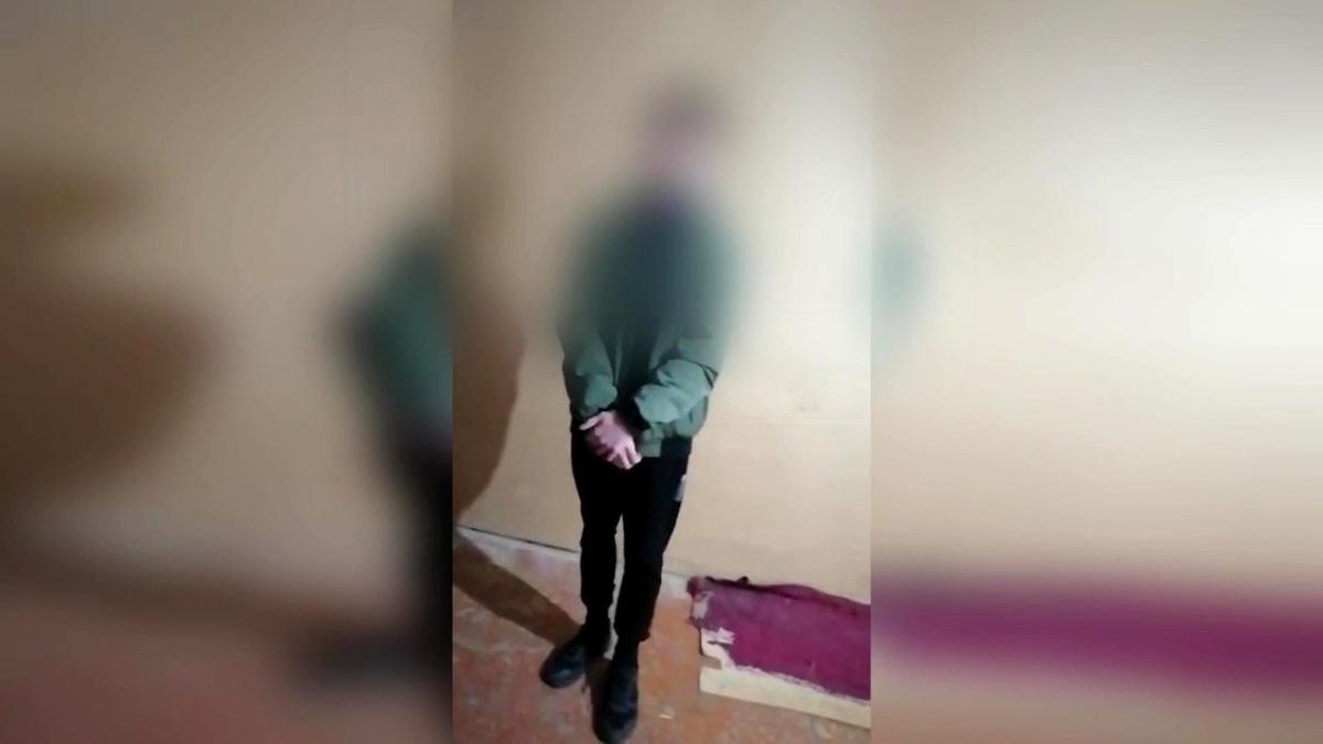 Один из задержанных ФСБ РФ подростков, подозреваемых в прохождении обучения террористической деятельности. Фото: РИА Новости