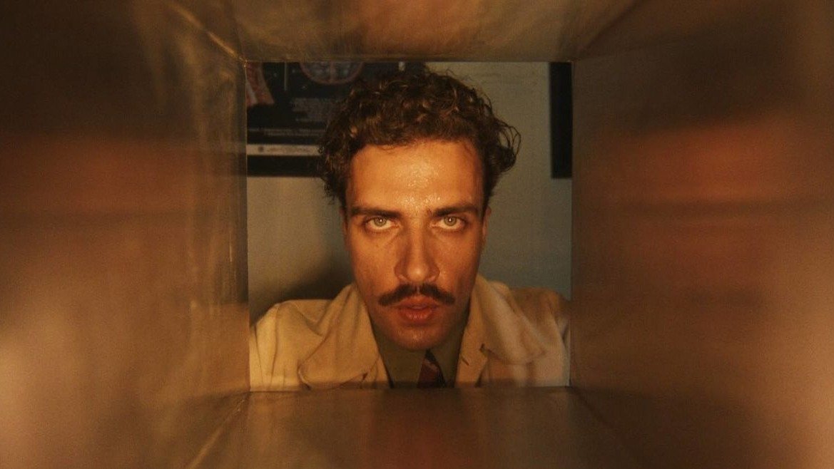 Надо жить, пока дают