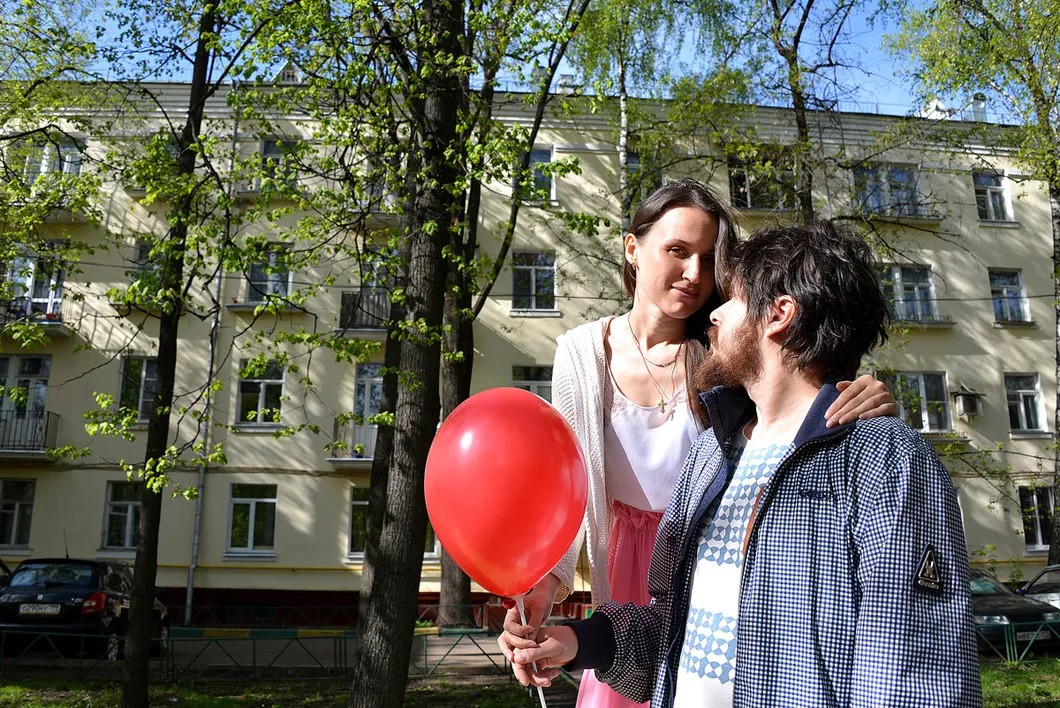 Наталья Минушова с мужем Андреем. Фото: Виктория Одиссонова / «Новая газета»