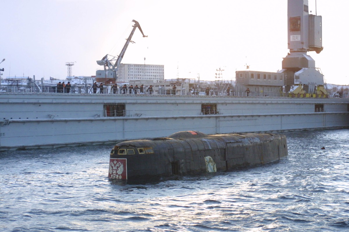 Остов подлодки «Курск» буксируют в док Мурманской области. Фото: ТАСС