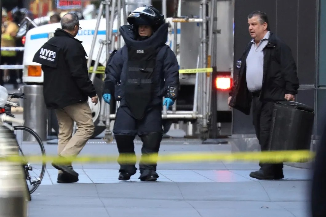 Полицейский-сапер, Нью-Йорк. Фото: Reuters