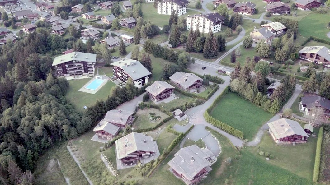 Виды альпийского городка Межев во Франции. Съемка с дрона Фонда борьбы с коррупцией (ФБК)