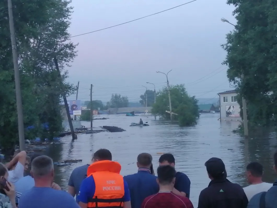 Эвакуация пострадавших от паводка жителей Тулуна. Фото: Тулун.Life / Vkontakte