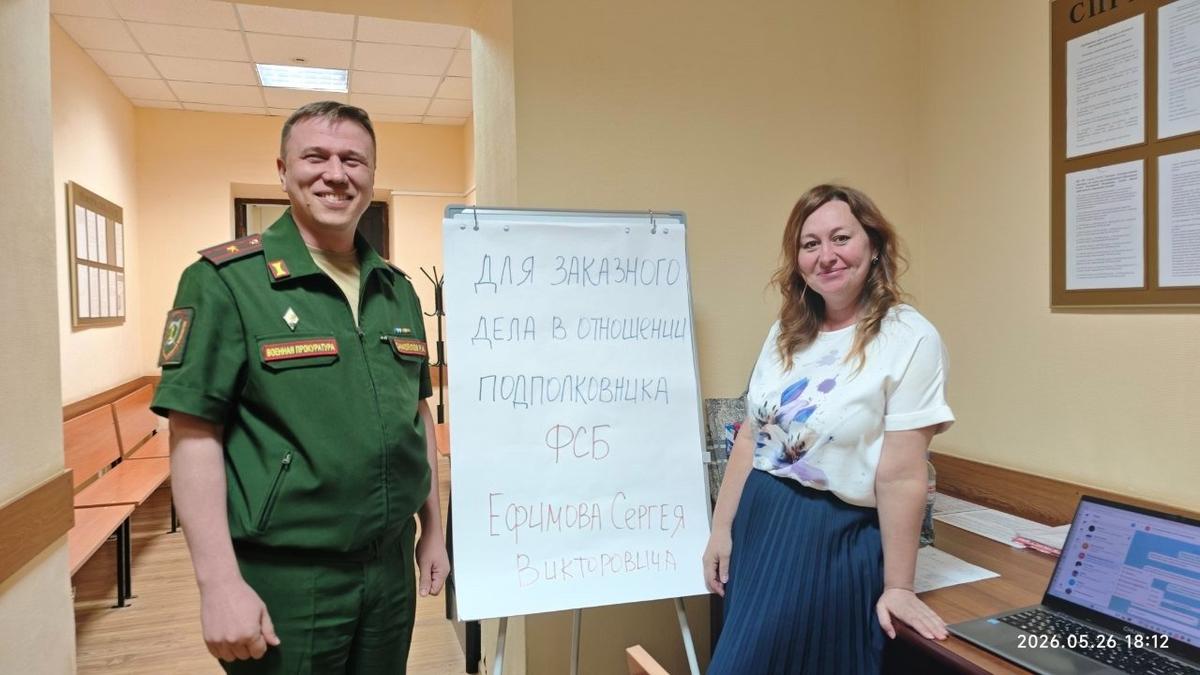 Гособвинитель Роман Самойлов и Марина Халандач в военном суде. Фото: соцсетей