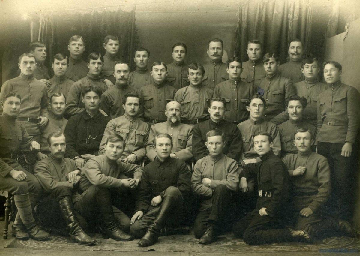 Военспецы офицеры и курсанты. Фото: архив / Общее достояние