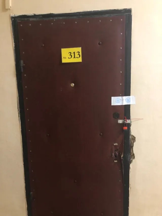 Опечатанная дверь комнаты Майи Фёдоровны Жуковой. Фото предоставлено жильцами общежития.