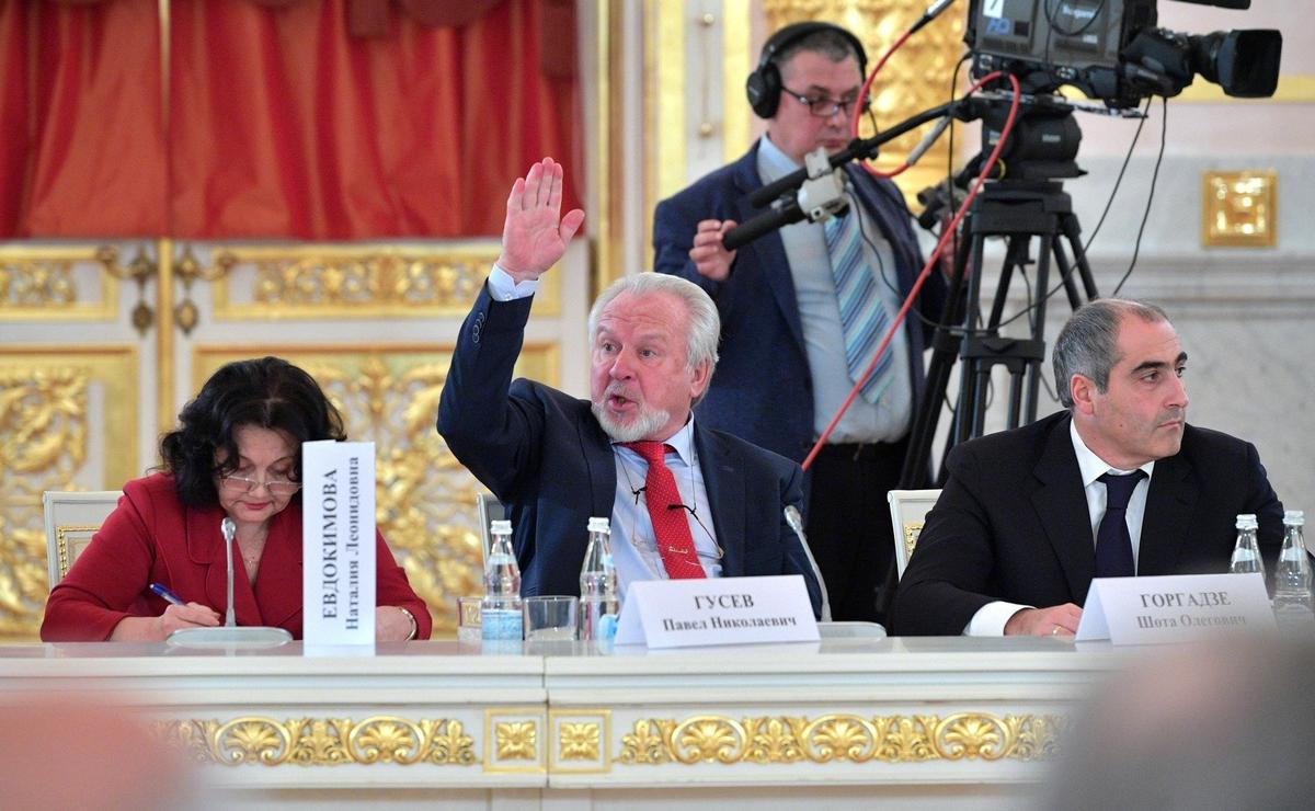 На заседании Совета при Президенте по развитию гражданского общества и правам человека. Ответственный секретарь Правозащитного совета Санкт-Петербурга Наталия Евдокимова (слева). Фото: kremlin.ru