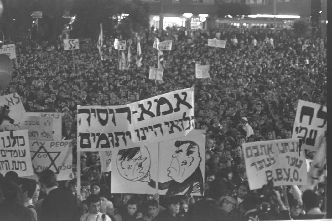 Израилитяне протестуют против смертных приговоров угонщикам. Public domain