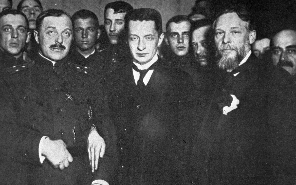 Временное правительство во главе с Керенским. РИА Новости