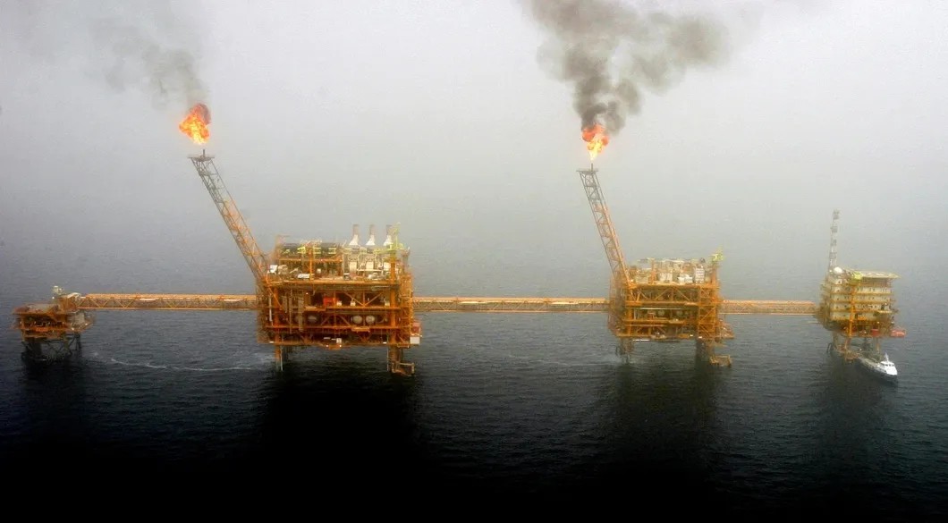 Нефтяные платформы в Персидском заливе. Фото: Reuters