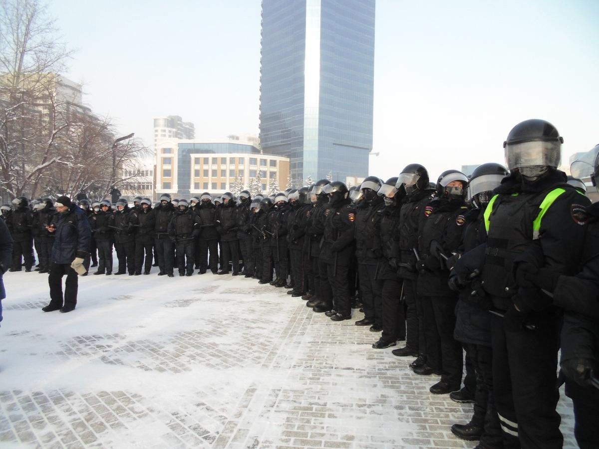 Площадь Мира. У башни Саурона на митинге 31.01.21. Фото: Алексей Тарасов / «Новая газета»