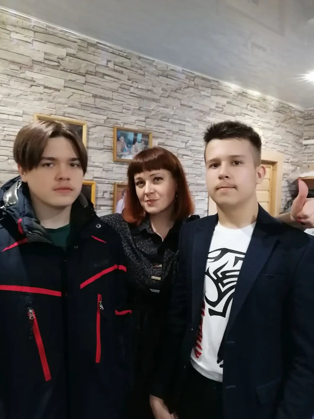 Никита Уваров, его тетя Татьяна Уварова и двоюродный брат Макс. Фото предоставлено «Новой газете» Татьяной Уваровой