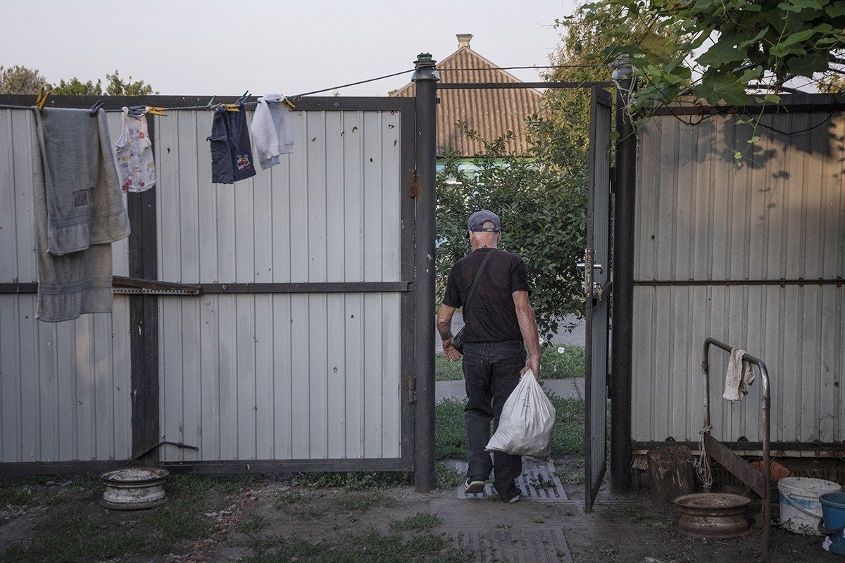 Анатолий Юрченко из села Безымено. Фото: Алексей Душутин / «Новая газета»