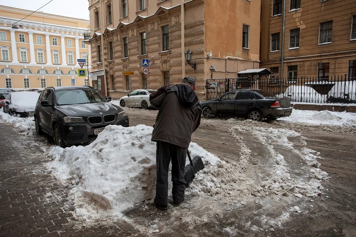 Ну понимаете, у нас такой город…». О приходе настоящей зимы в Петербург  можно узнавать не по датам в календаре, а по сводкам о чрезвычайных  происшествиях — Новая газета