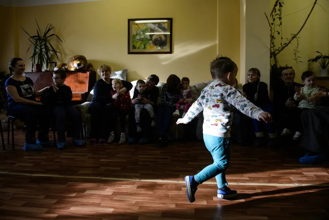 Занятия с особенными детьми. Фото: Донат Сорокин / ТАСС
