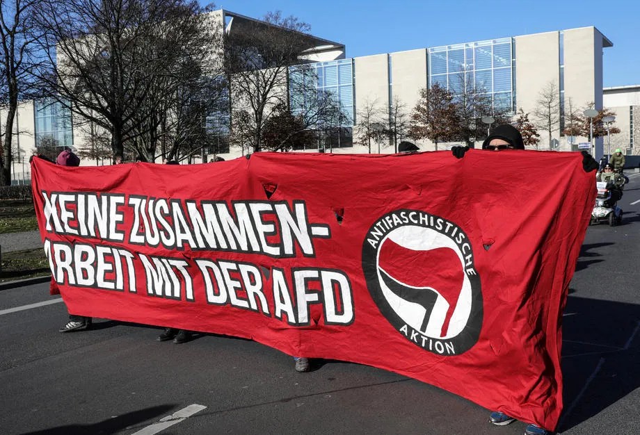 Антифашистская демонстрация против действий тюрингских политиков. Фото: EPA