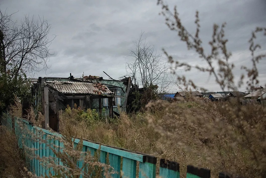 Заброшенные дома в Тулуне. Фото: Виктория Одиссонова / «Новая газета»