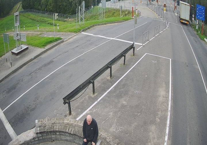 Николай Статкевич. Кадр с камеры видеонаблюдения на пограничном переходе Каменный Лог между Беларусью и Литвой. Фото: соцсети