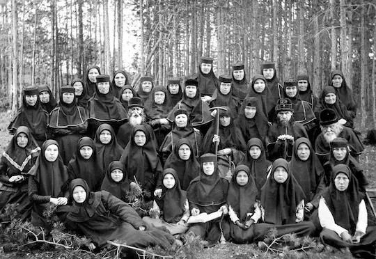 Монахини из миасской обители. Фото: wiki-miass.ru