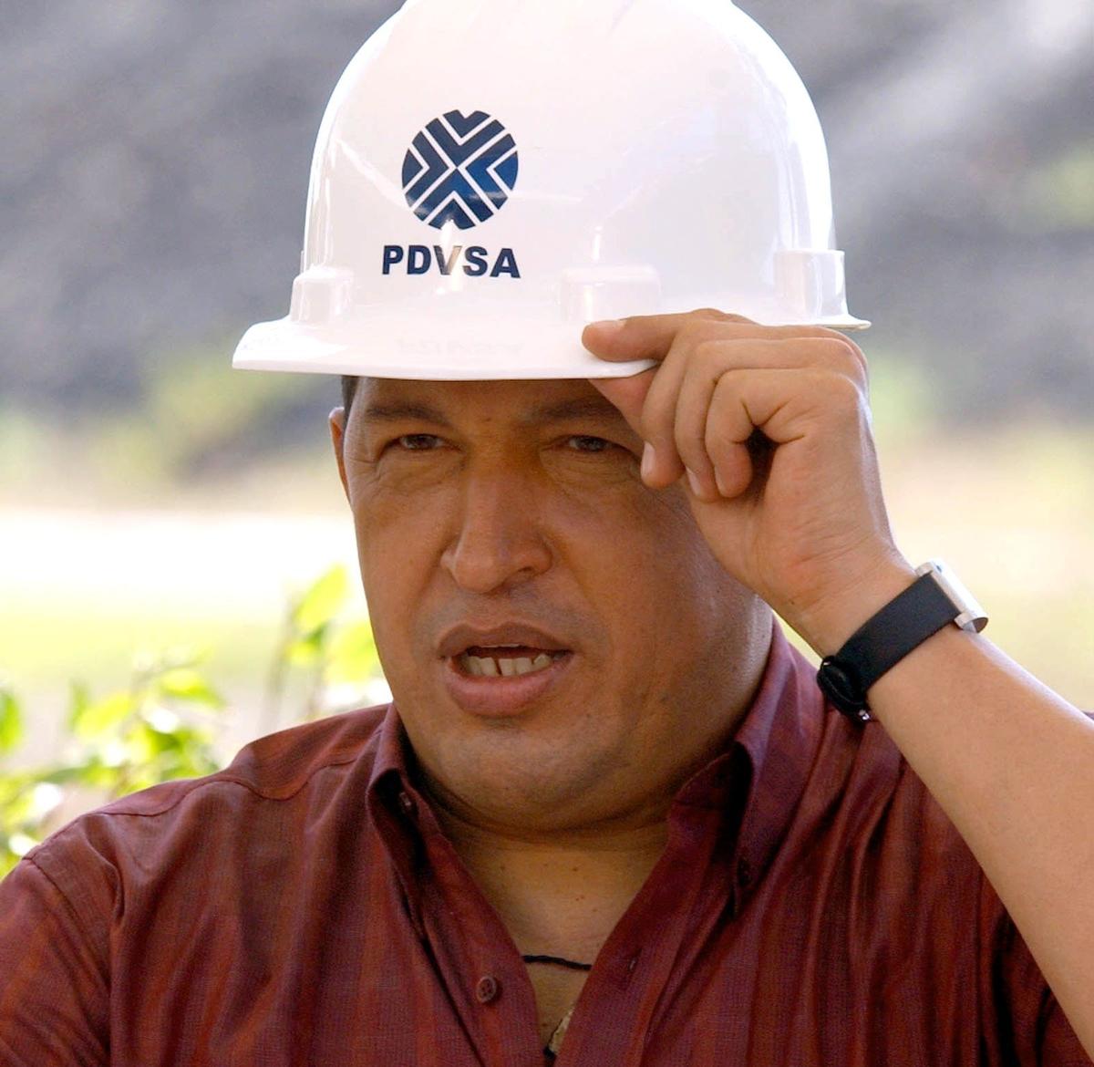 Уго Чавесу не везло в мятеже, но повезло в ценах на нефть и народной любви. Фото: AP / TASS