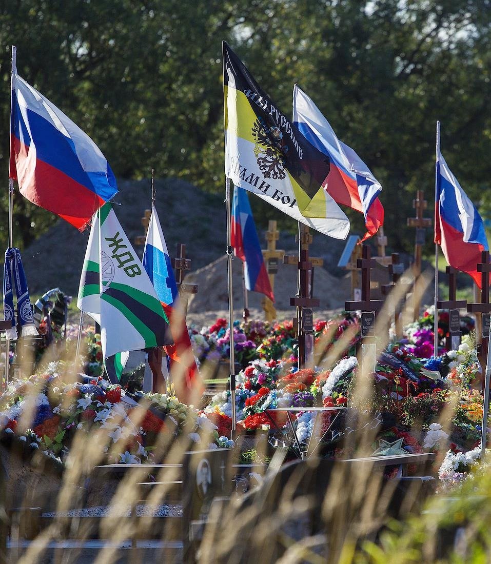 Могилы погибших в ходе специальной военной операции, на воинском участке Южного кладбища Санкт-Петербурга. Фото: Артем Пряхин / Коммерсантъ